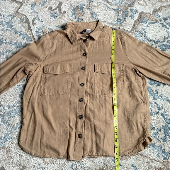 H&M tan color Medium %100 cotton shirt - Picture 5 of 8